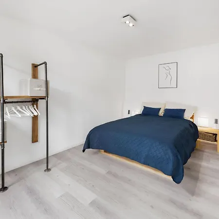 In Suedfriedhof Mit Grossem Balkon By Interhome شقة